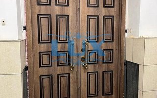 металлическая двустворчатая дверь с двумя отбойниками и МДФ отделкой
